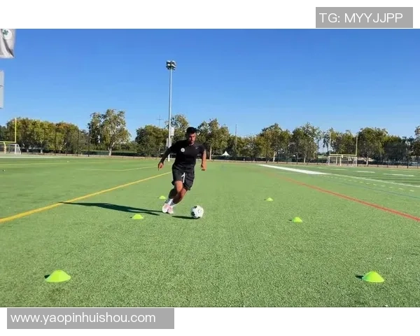 足球明星如何通过科学训练提升球感技巧与实战表现 足球明星如何通过科学训练提升球感技巧与实战表现